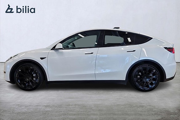 Tesla Model Y 3 of 19