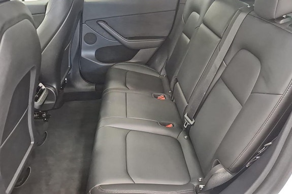 Tesla Model Y 12 of 19