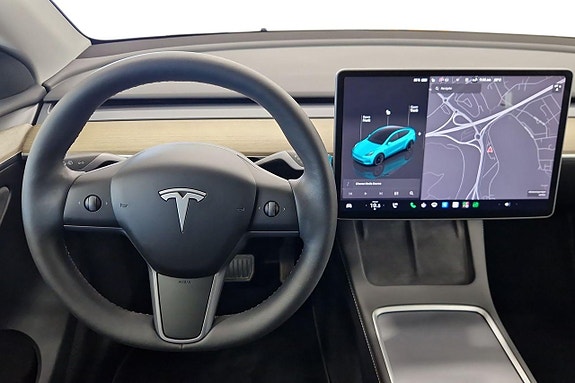 Tesla Model Y 14 of 20