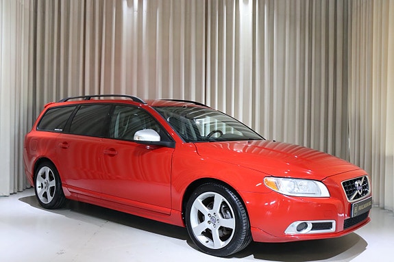 Volvo V70 2 of 27