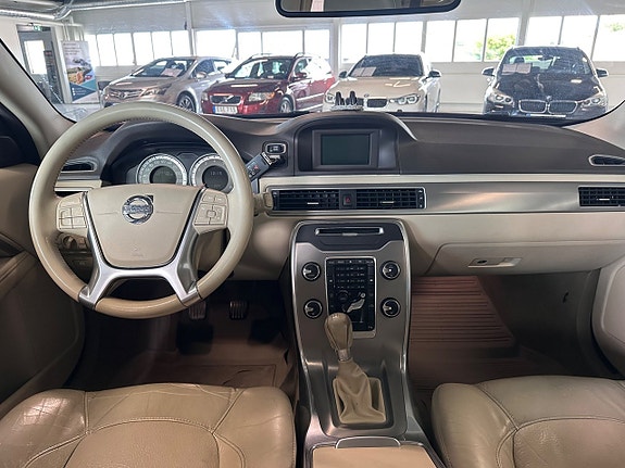 Volvo V70 6 of 8