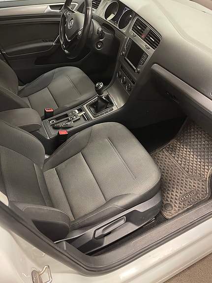 Volkswagen Golf VII 11 of 13
