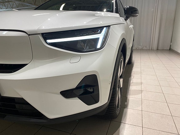 Volvo XC40 4 of 5