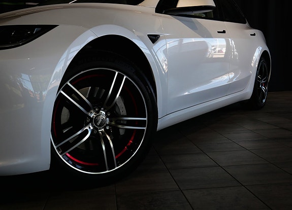 Tesla Model 3 24 of 25