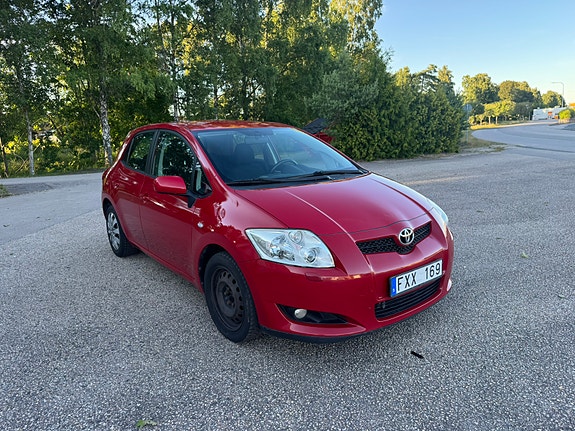 Toyota Auris 2 of 10