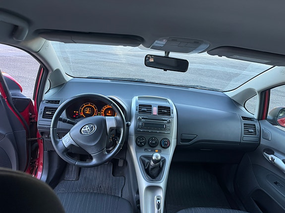 Toyota Auris 8 of 10