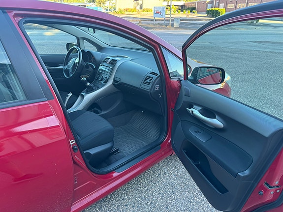 Toyota Auris 5 of 10