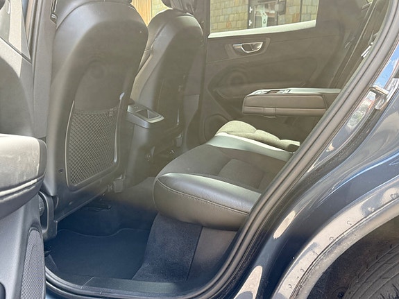 Volvo XC60 11 of 20