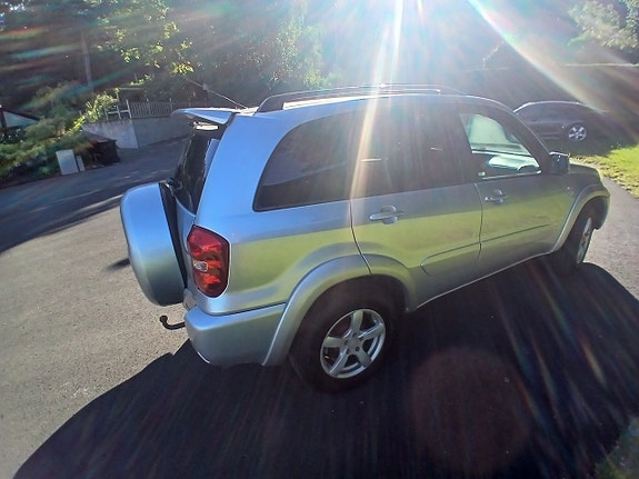 Toyota RAV4 3 of 7