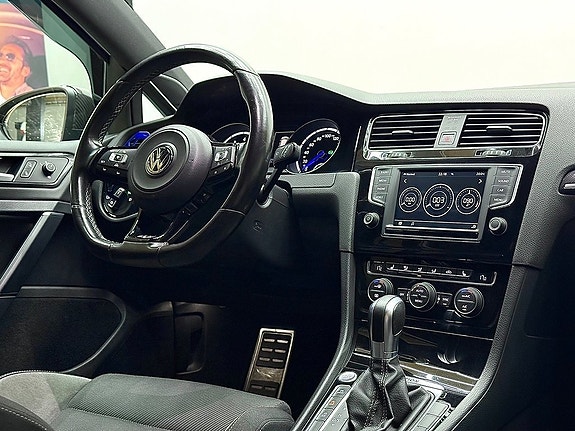 Volkswagen Golf VII 15 of 22
