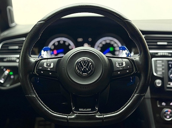 Volkswagen Golf VII 16 of 22