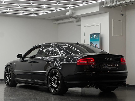 Audi S8 3 of 5
