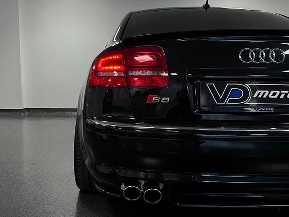 Audi S8 10 of 24
