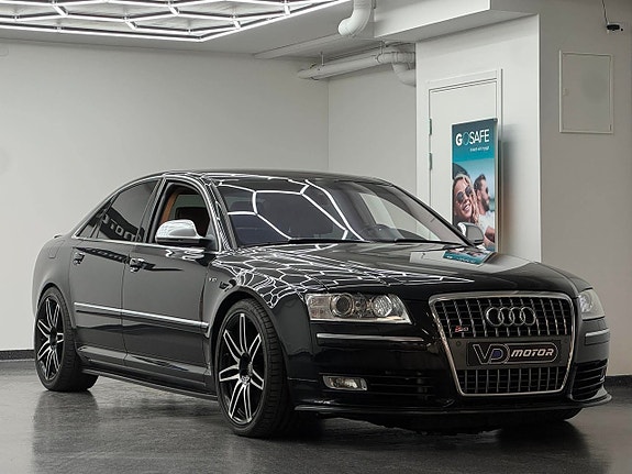 Audi S8 4 of 5