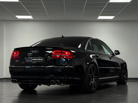 Audi S8 6 of 24