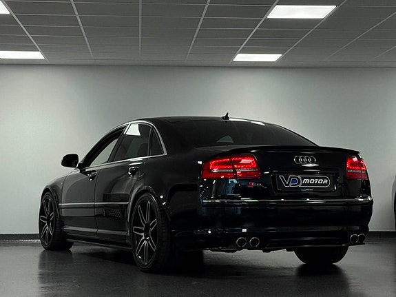 Audi S8 2 of 24
