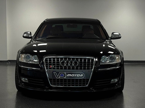 Audi S8 8 of 24