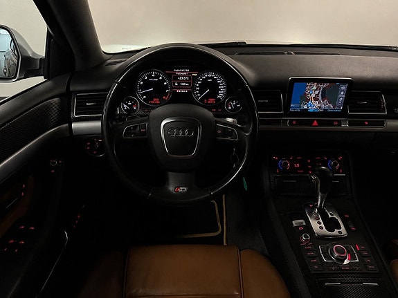 Audi S8 12 of 24