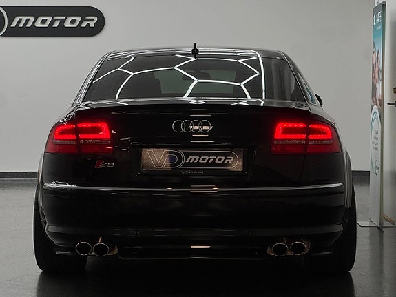 Audi S8 7 of 21