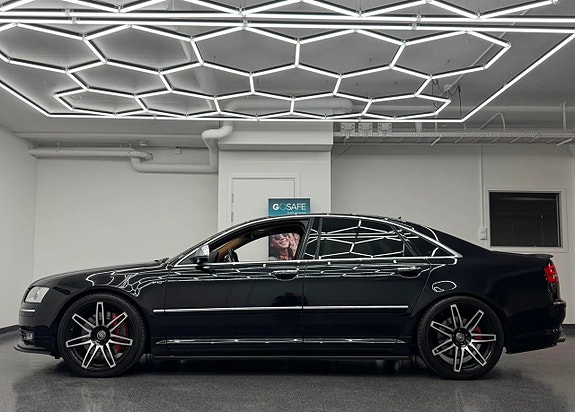 Audi S8 2 of 5
