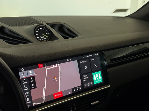 Porsche Cayenne 11 of 16