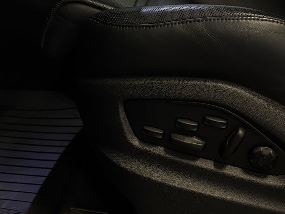 Porsche Cayenne 8 of 16