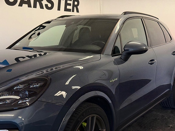 Porsche Cayenne 2 of 16