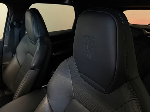 Porsche Cayenne 7 of 16