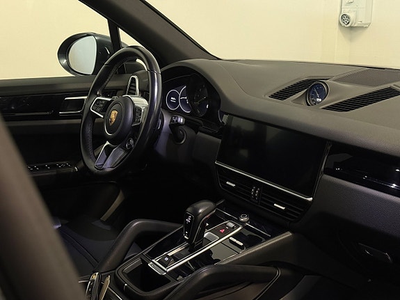 Porsche Cayenne 10 of 16