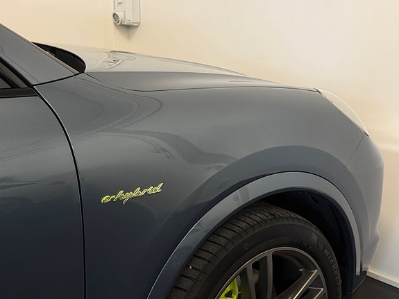 Porsche Cayenne 5 of 16