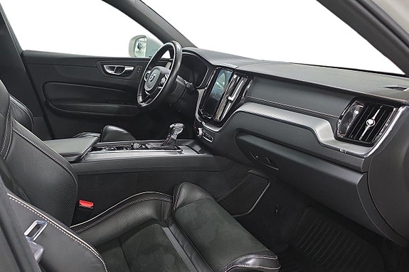 Volvo XC60 10 of 21