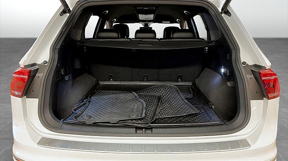Volkswagen Tiguan Allspace 12 of 14