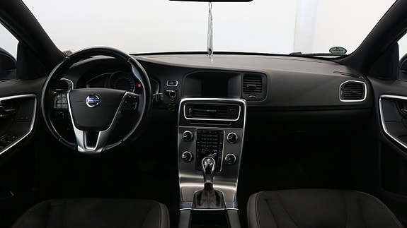 Volvo V60 11 of 23