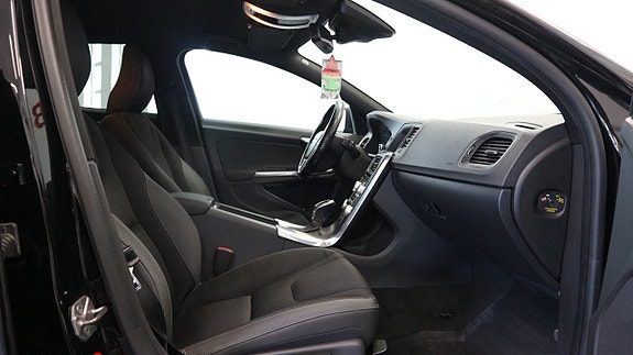 Volvo V60 9 of 23