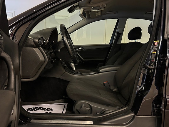 Mercedes-Benz C180 16 of 25