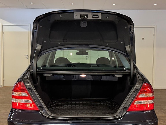 Mercedes-Benz C180 13 of 25