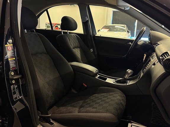 Mercedes-Benz C180 22 of 25