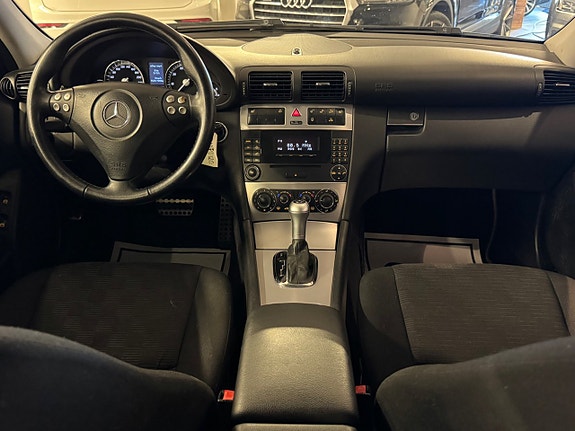 Mercedes-Benz C180 23 of 25