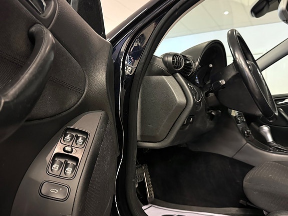 Mercedes-Benz C180 18 of 25