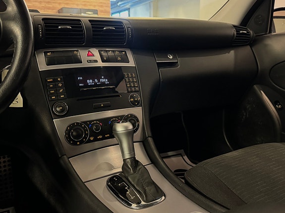 Mercedes-Benz C180 25 of 25