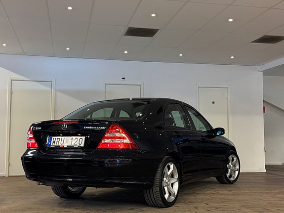 Mercedes-Benz C180 11 of 25