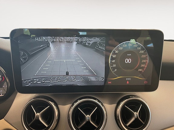 Mercedes-Benz GLA200 18 of 19