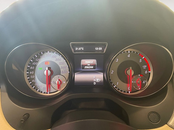 Mercedes-Benz GLA200 12 of 19
