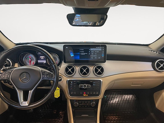 Mercedes-Benz GLA200 10 of 19