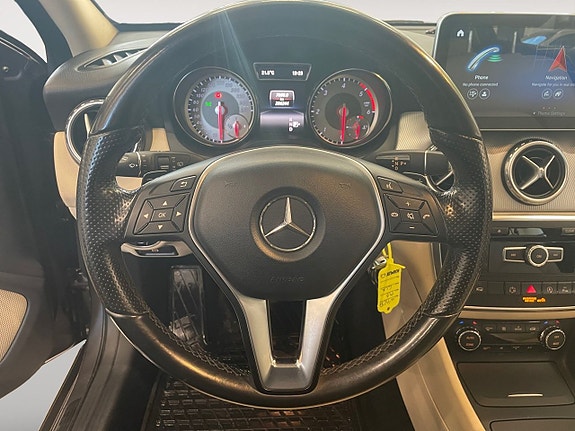 Mercedes-Benz GLA200 13 of 19