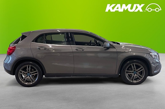 Mercedes-Benz GLA200 2 of 19