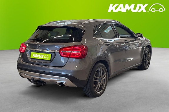 Mercedes-Benz GLA200 4 of 19
