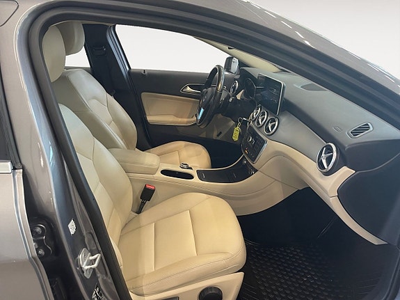 Mercedes-Benz GLA200 15 of 19