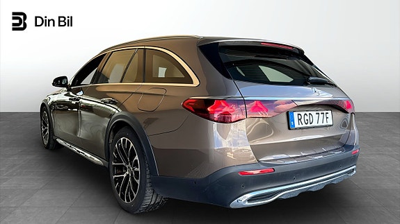 Mercedes-Benz E300 de 3 of 24