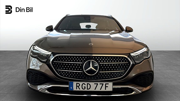 Mercedes-Benz E300 de 4 of 24